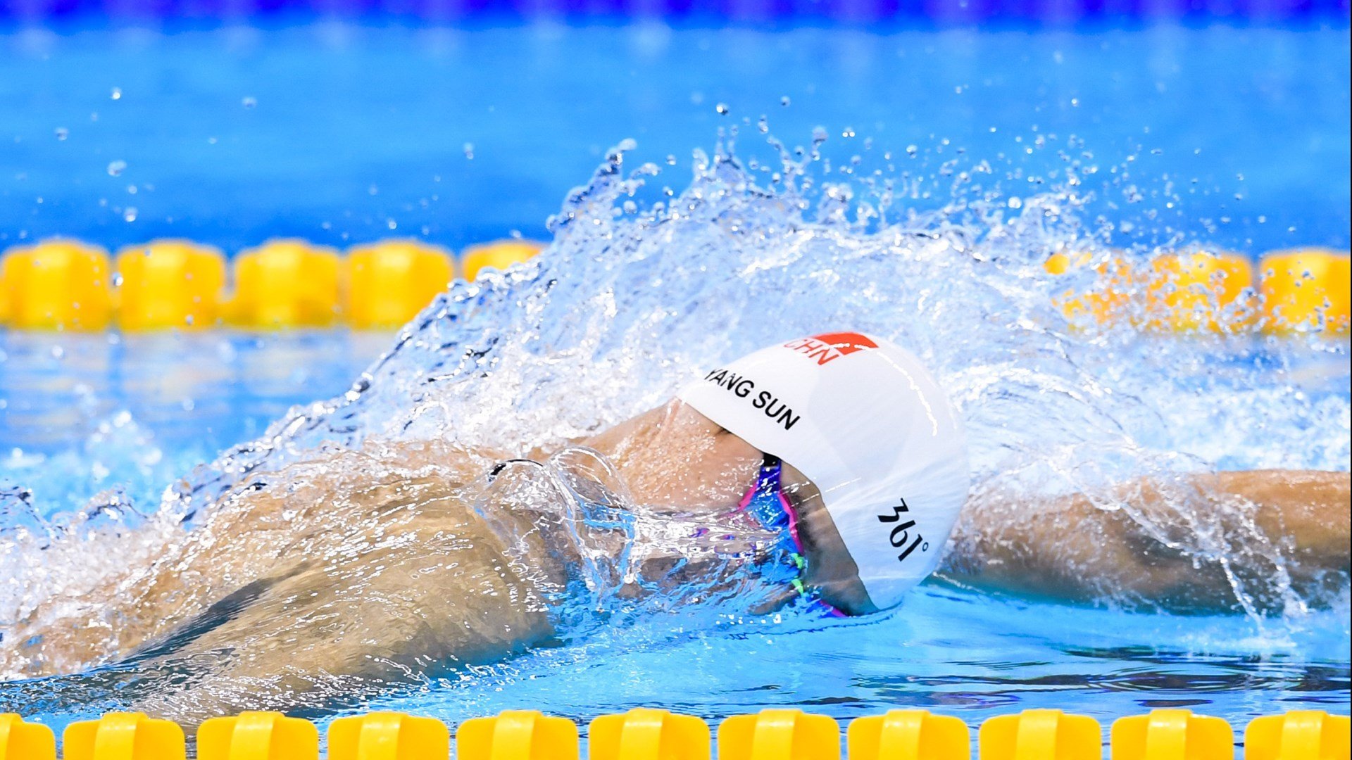 蛙泳冲刺突尼斯稳中发力,蛙泳起跳入水视频